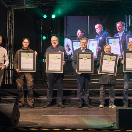 Feierliche Übergabe der Zertifikate Qualitätsweg "Wanderbares Deutschland" im Rahmen des 122. Deutschen Wandertages in Heilbad Heiligenstadt v.l.n.r. Heiko Lendeckel Moderator, Paul Brandenburg Naturpark Eichsfeld-Hainich-Werratal, Helmut Heiland Stadt He